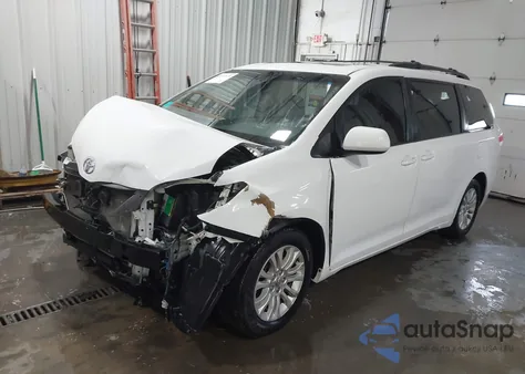 2012 Toyota Sienna Xle V6 8 Passenger z USA, uszkodzony, nr VIN 5TDYK3DC3CS242706